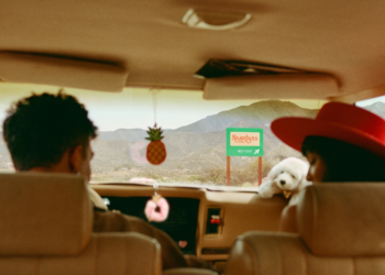 Airbnb y Sabrina Carpenter crean un "Pit Stop" para fans durante el fin de semana de Coachella