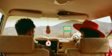 Airbnb y Sabrina Carpenter crean un "Pit Stop" para fans durante el fin de semana de Coachella 3 Airbnb y Sabrina Carpenter crean un "Pit Stop" para fans durante el fin de semana de Coachella