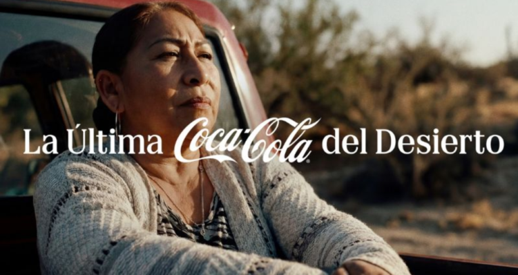 "La última Coca-Cola en el desierto": la campaña que celebra el centenario de la marca en México