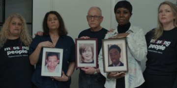 "Based on a True Story": campaña cuestiona el consumo masivo de contenido true crime 3 Missing People cuestiona el consumo masivo de contenido true crime en esta campaña
