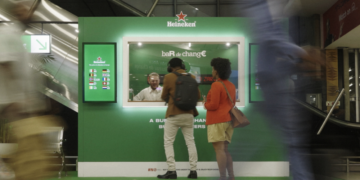Heineken lanza "Bar De Change", una activación que permite pagar cerveza en Europa a precio local sudafricano 2 Heineken lanza “Bar De Change”, una activación que permite pagar cerveza en Europa a precio local sudafricano