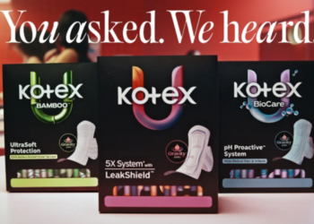 MercadoNegro 12 Kotex lleva la complicidad femenina del baño público a su nueva campaña