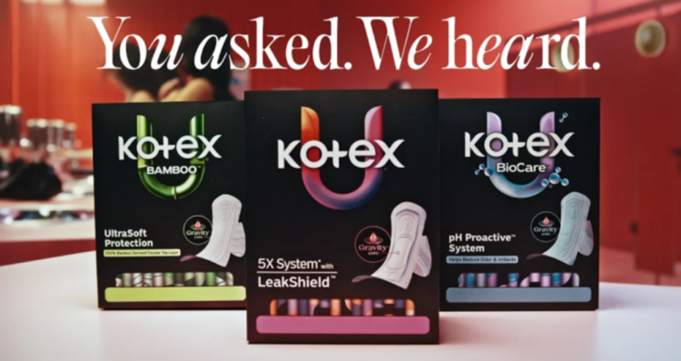 Kotex lleva la complicidad femenina del baño público a su nueva campaña 1 Kotex lleva la complicidad femenina del baño público a su nueva campaña