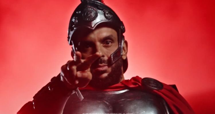 El guardaespaldas de Lionel Messi protagoniza la nueva campaña de galletas Emperador