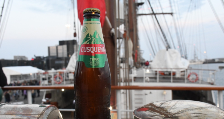 Cusqueña llega a sedes del Mundial a bordo del B.A.P. Unión