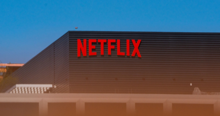 Netflix aprueba recompra de acciones por US$25.000 millones y reordena su estrategia