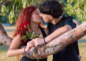 MercadoNegro 13 Día del Beso