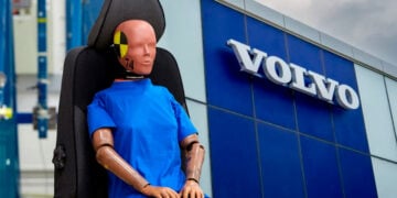 Volvo celebra aniversario de trabajo de su maniquí de prueba de choque en nueva campaña