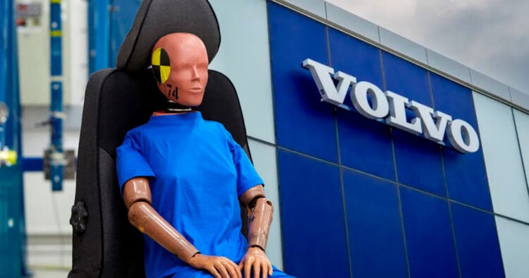 Volvo celebra aniversario de trabajo de su maniquí de prueba de choque en nueva campaña