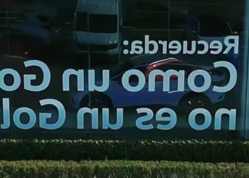 MercadoNegro 14 Volkswagen usa a la competencia para hacer visible su campaña