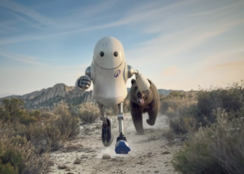 La nueva campaña de Decathlon enfrenta a un robot con la experiencia real en la montaña