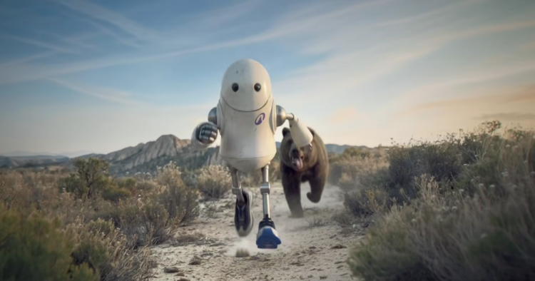 La nueva campaña de Decathlon enfrenta a un robot con la experiencia real en la montaña
