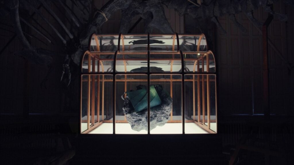 Así luce el primer bolso en el mundo hecho con "cuero" de Tiranosaurio rex 2 Bolso con cuero de Tiranosaurio Rex.