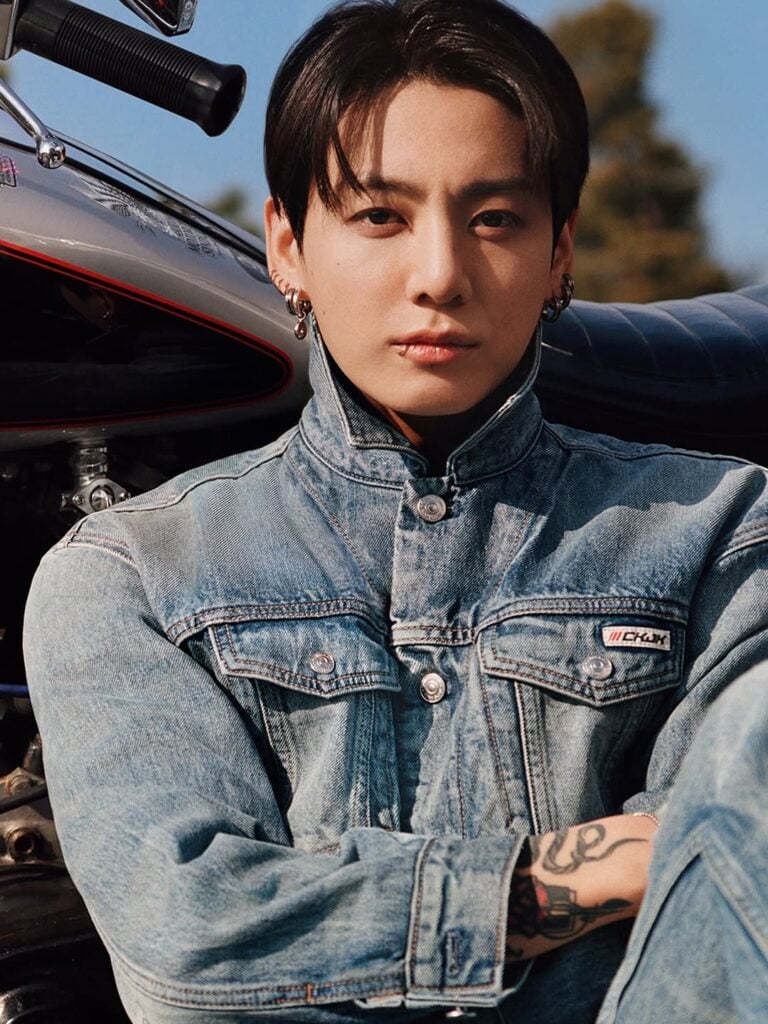 Jungkook lleva su estilo personal a Calvin Klein con la colección "CKJK" 3 Jungkook de BTS y Calvin Klein lanzan colección "CKJK"