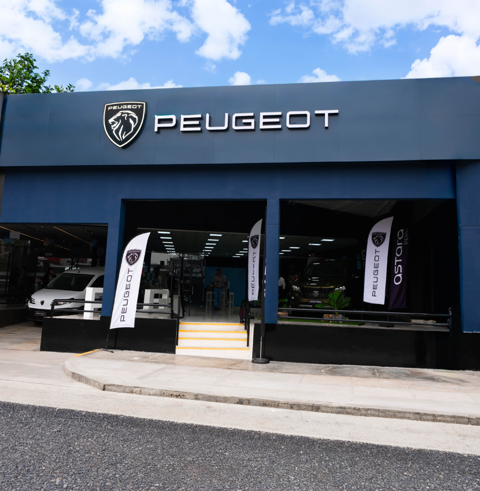 Peugeot fortalece su expansión en Perú con nueva tienda en La Molina 3 BeFunky collage 63
