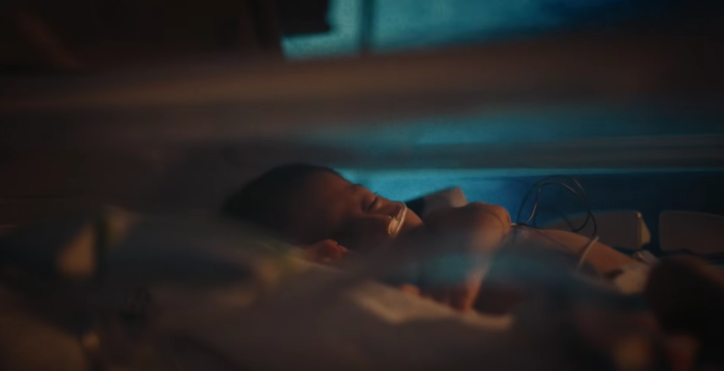 Huggies a los bebés prematuros como "pequeños luchadores"