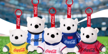 Coca-Cola lanza nueva línea de sus peluches de osos por el Mundial