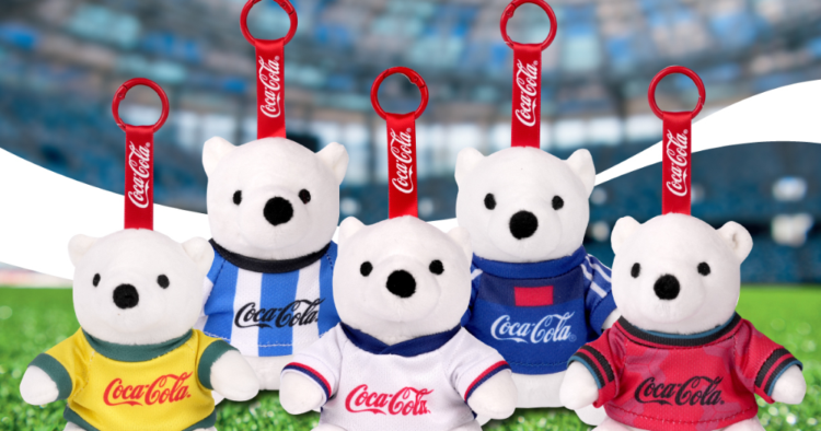 Coca-Cola trae de vuelta sus peluches de osos polares con una línea de blind box por el Mundial 1 Coca-Cola lanza nueva línea de sus peluches de osos por el Mundial