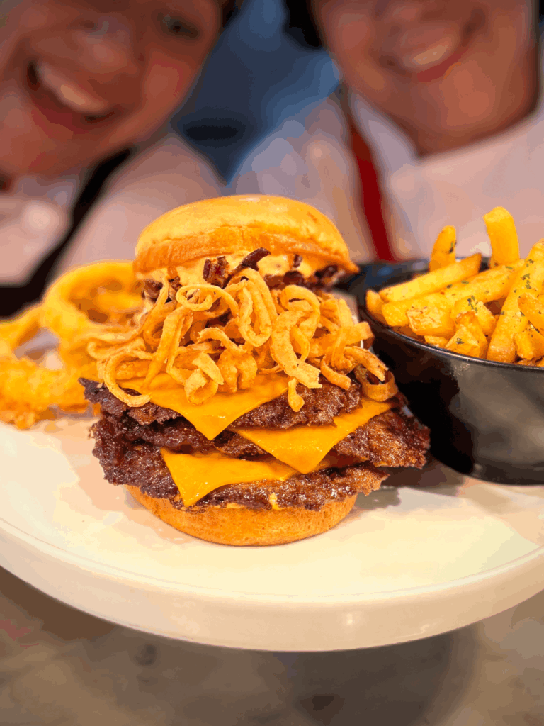 Día de la Hamburguesa: Fridays lleva las smash burgers a otro nivel con su nueva línea Ultimate Tripl3 Smash Burgers 5 Cuerpo de nota 3 1