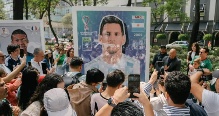 Panini interviene la CDMX con estampas gigantes rumbo a la Copa Mundial de la FIFA 2026