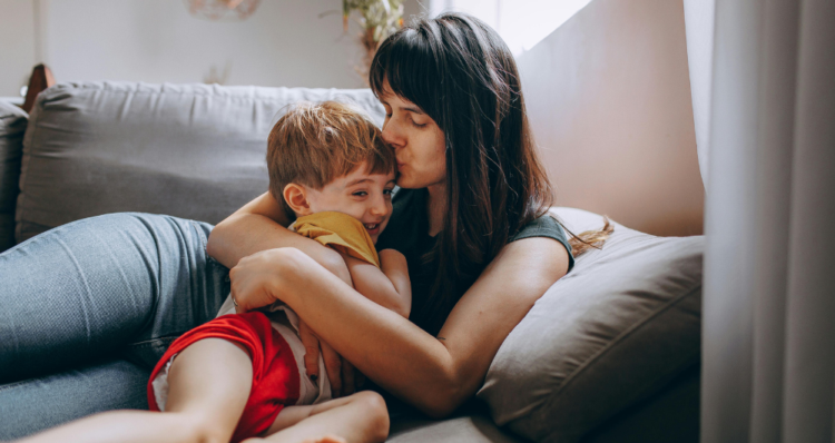 La mamá perfecta quedó atrás: cómo cambian hoy las campañas por el Día de la Madre