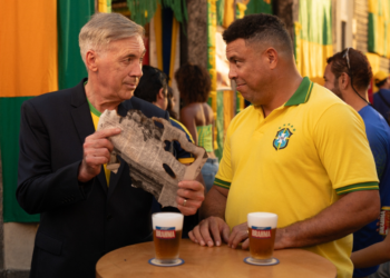 Brahma revive la mística del fútbol brasileño junto a Ronaldo Nazário y Carlo Ancelotti