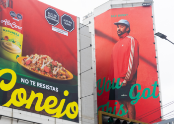 MercadoNegro 15 "No te resistas, conejo": la acción de AlaCena que aprovechó la campaña de Bad Bunny con adidas
