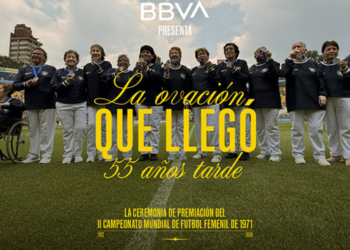 BBVA homenajea a las futbolistas de México 71 con "La ovación que llegó 55 años tarde"
