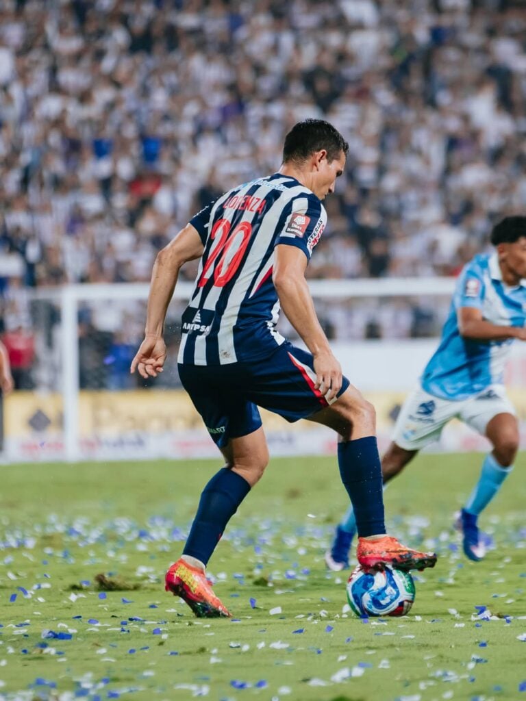 Equipo de Alianza Lima jugó con camisetas con el nombre de sus mamás por el Día de la Madre 3 Alianza Lima luce camisetas con nombre de sus mamás.
