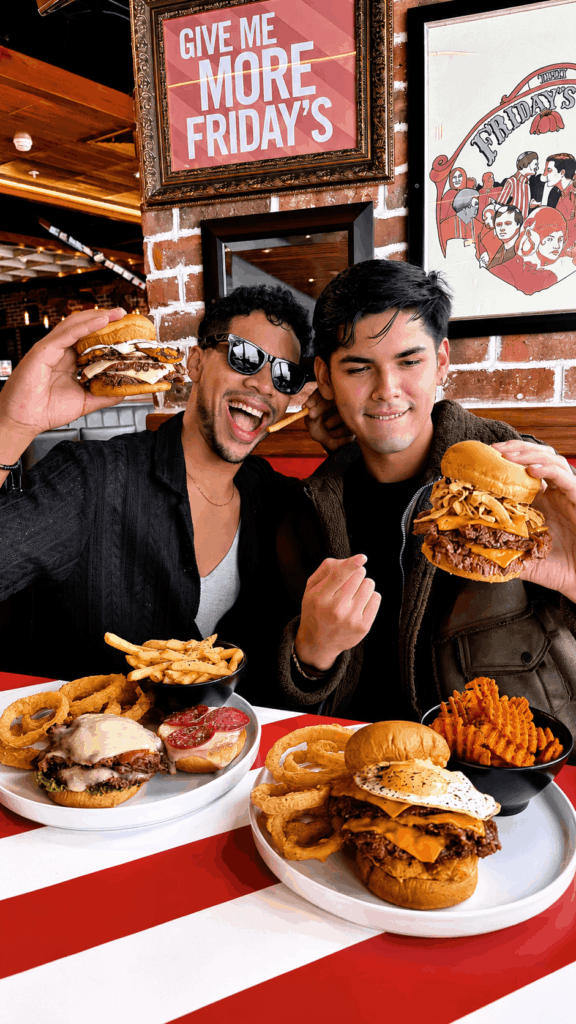 Día de la Hamburguesa: Fridays lleva las smash burgers a otro nivel con su nueva línea Ultimate Tripl3 Smash Burgers 3 Historia 2 1