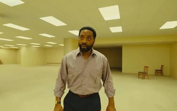 "Backrooms": el fenómeno del internet que refleja cómo está cambiando la industria del cine 2 Fragmentos de la película Backrooms.