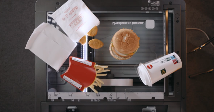McDonald’s se dirige a los oficinistas con una propuesta visual que muestra su comida escaneada 1 Campaña de McDonald's Francia