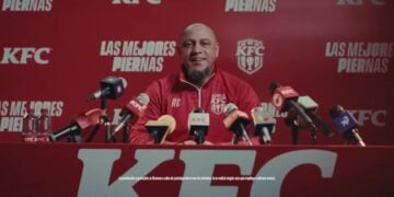 Roberto Carlos "vuelve" al fútbol para entrenar a las mejores piernas 2 PORTADA MN 2026 05 25T151045.614