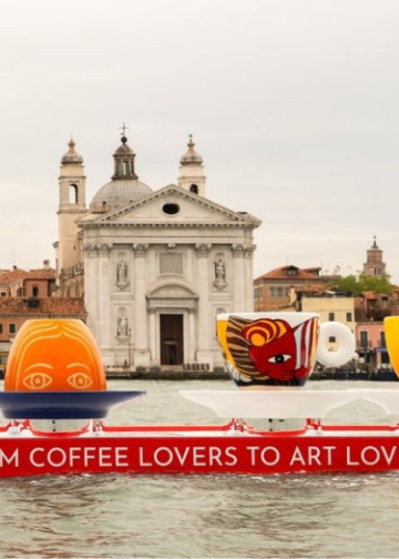 MercadoNegro 32 Illy convierte las aguas de Venecia en una galería flotante para presentar su nueva colección de tazas