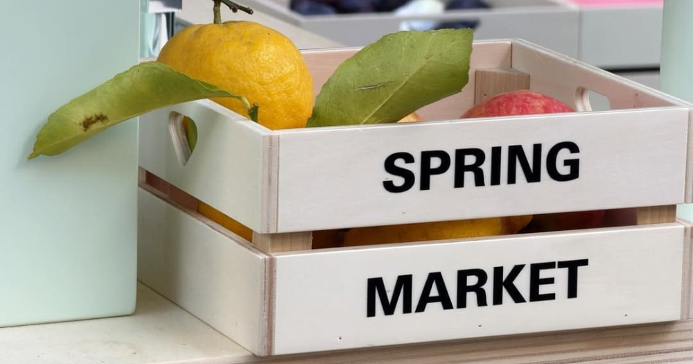 Prada convirtió una frutería de Milán en una pop-up para vender perfumes y maquillaje 2 Prada convirtió una frutería de Milán en una pop-up