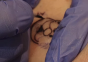 Farmacias Similares pagará $800 a quienes tengan tatuajes del Dr. Simi y convierte el fandom en estrategia de marketing 1 Farmacias Similares pagará $800 a quienes tengan tatuajes del Dr. Simi y convierte el fandom en estrategia de marketing
