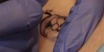 Farmacias Similares pagará $800 a quienes tengan tatuajes del Dr. Simi y convierte el fandom en estrategia de marketing 3 Farmacias Similares pagará $800 a quienes tengan tatuajes del Dr. Simi y convierte el fandom en estrategia de marketing