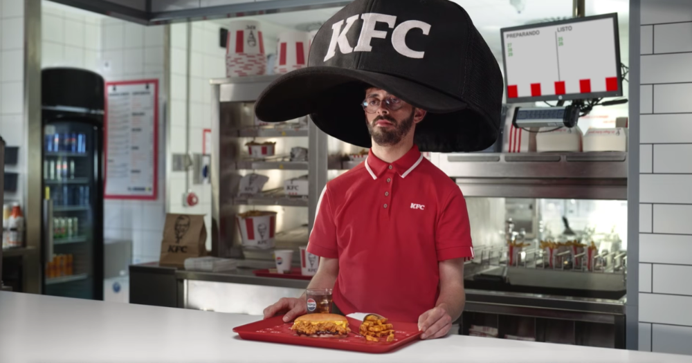 KFC apuesta por la desproporción visual para lanzar "El Combito" de 2,99€ 2 KFC apuesta por la desproporción visual para lanzar "El Combito"