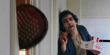 KFC convierte escenas icónicas del cine en una campaña obsesionada con sus salsas