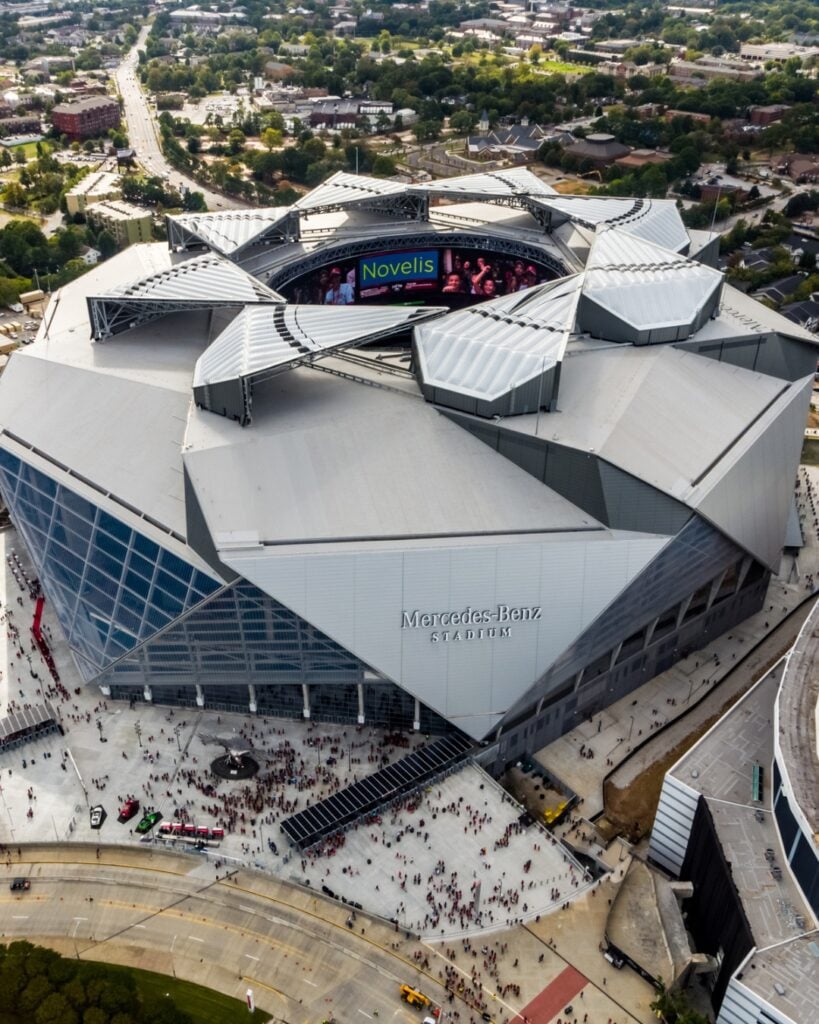 El techo del  Mercedes-Benz Stadium  permanecerá abierto siempre que las condiciones climáticas lo permitan