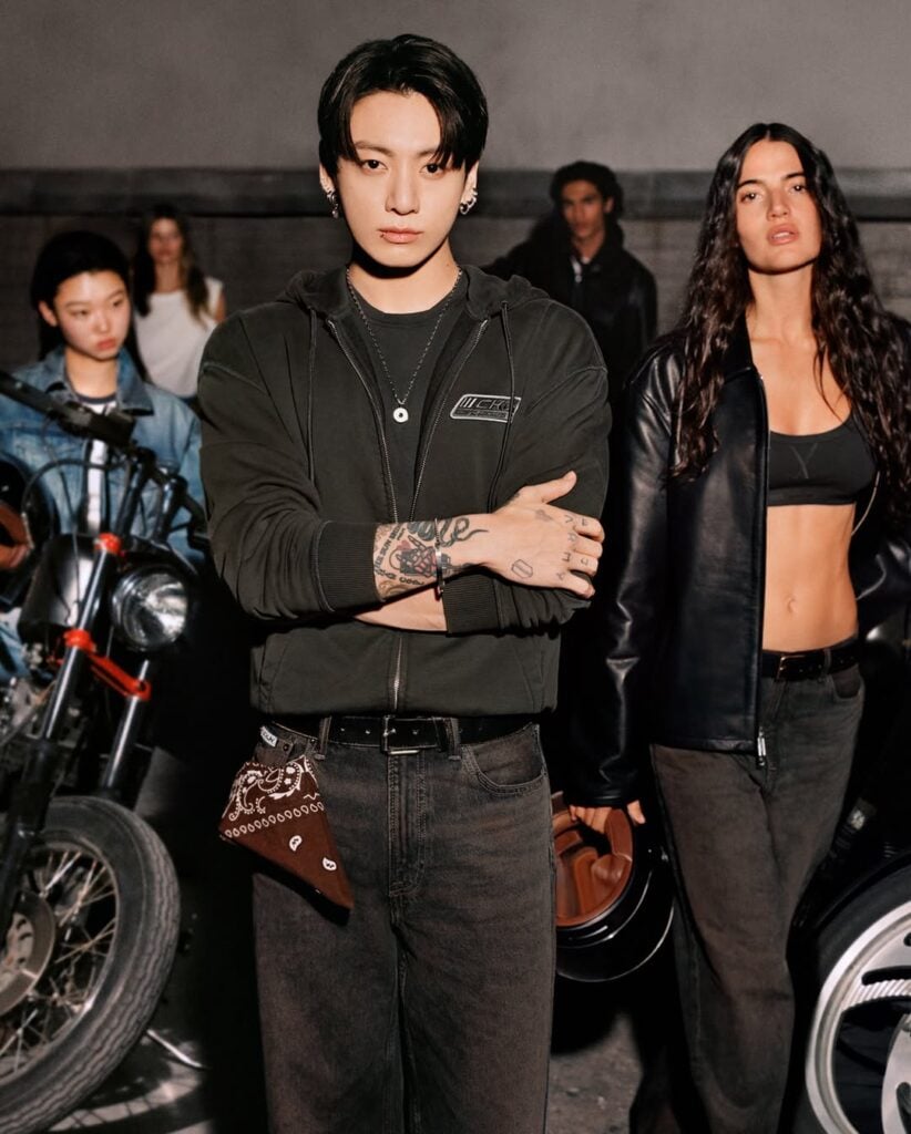 Jungkook lleva su estilo personal a Calvin Klein con la colección "CKJK" 5 Jungkook de BTS y Calvin Klein lanzan colección "CKJK"