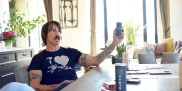 Vocalista de Red Hot Chili Peppers lanza café con granos peruanos