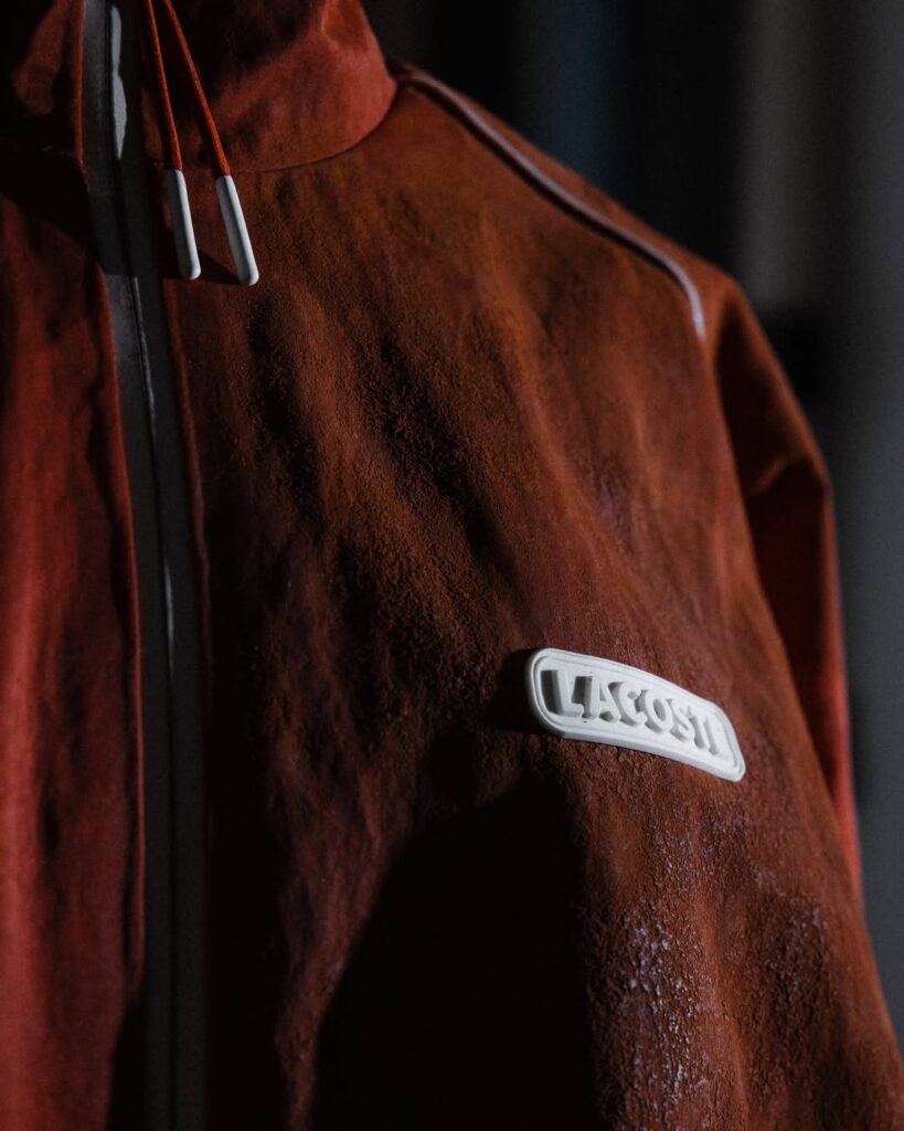 Lacoste crea chaqueta de tierra batida de las pistas de tenis de París para Novak Djokovic