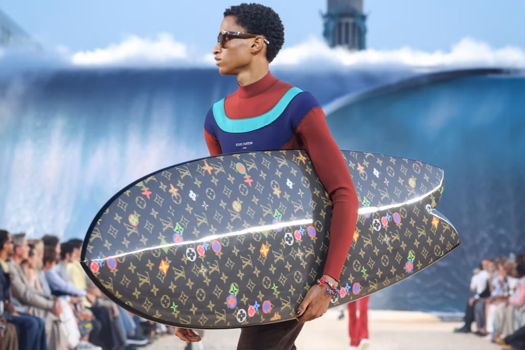 Louis Vuitton crea una playa en París para ser la pasarela de su colección primavera - verano 2027 4 1447994
