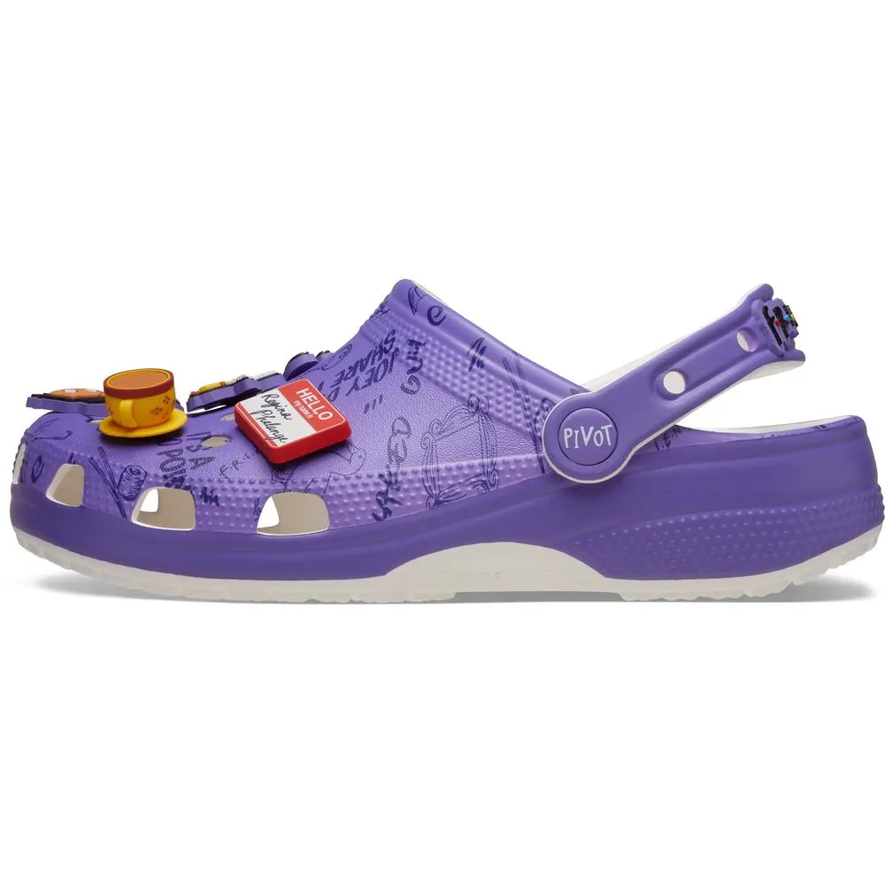 Crocs lanza modelo inspirado en Friends con charms de sus momentos más icónicos 5 602077 1600 auto