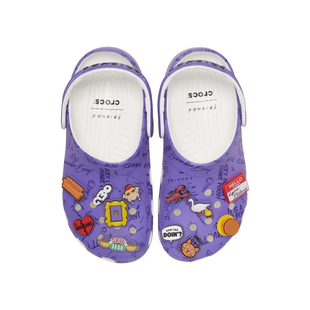Crocs lanza modelo inspirado en Friends con charms de sus momentos más icónicos 2 602079 1600 auto
