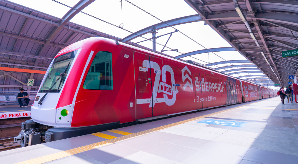 SIDERPERU Celebra 70 Años con campaña "El acero que llevamos dentro" en la Línea 1 del Metro de Lima 3 BeFunky collage 72