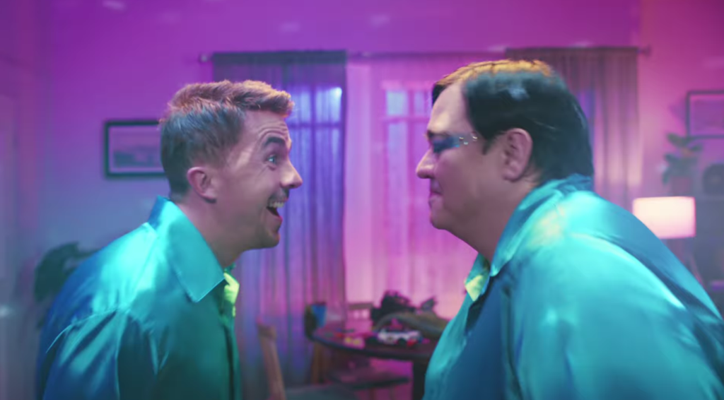 “No encuentro fallas en su fórmula”: Frankie Muniz y Lalo Garza reviven Malcolm el de en medio en la nueva campaña de Barmicil 5 Frankie Muniz reinterpreta a Malcolm junto a Lalo Garza.