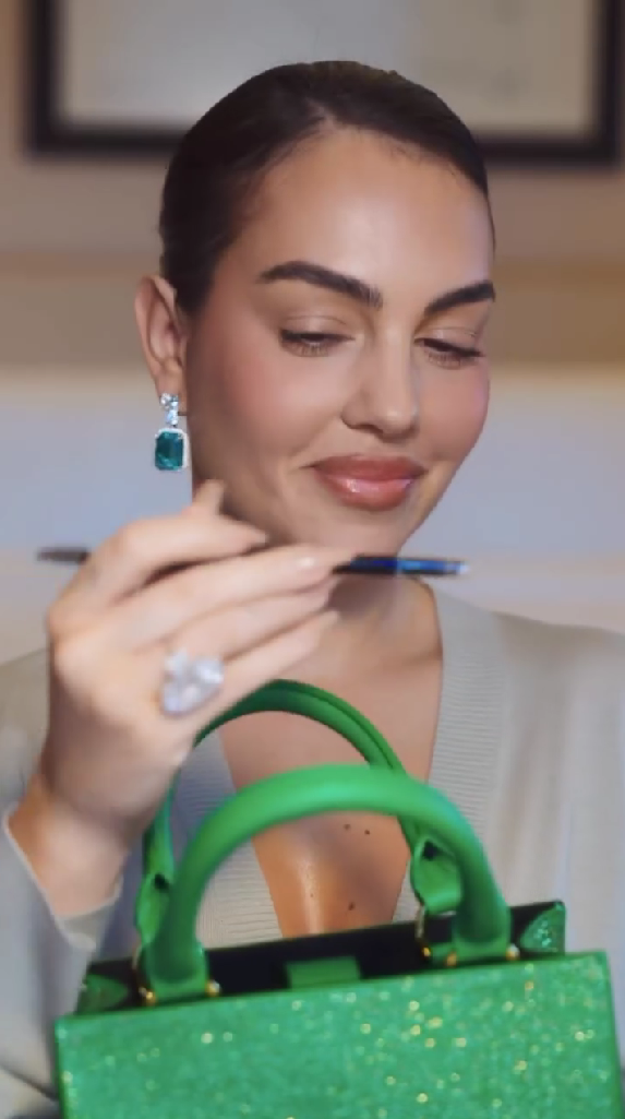 Georgina Rodríguez revela sus esenciales para un día de partido en nueva campaña de Uber Eats 3 Georgina Rodríguez revela sus esenciales para un día de partido en nueva campaña de Uber Eats.