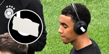 La FIFA cubrió el logo de Beats en los audífonos de Jamal Musiala y la marca respondió así 2 La FIFA cubrió el logo de Beats en los audífonos de Jamal Musiala y la marca respondió así
